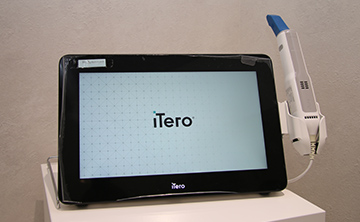 赤坂インプラント治療専門サイト｜赤坂B&S歯科・矯正歯科｜口腔内スキャナー