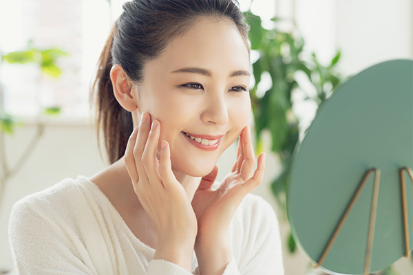 港区赤坂・赤坂見附の歯医者・矯正歯科「赤坂B&S歯科・矯正歯科」｜笑顔女性